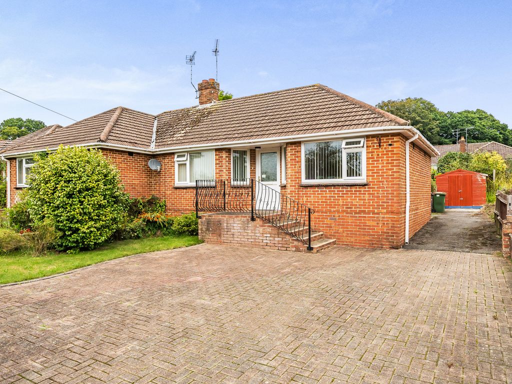 2 bed semidetached bungalow for sale in Bodycoats Road, Chandler's