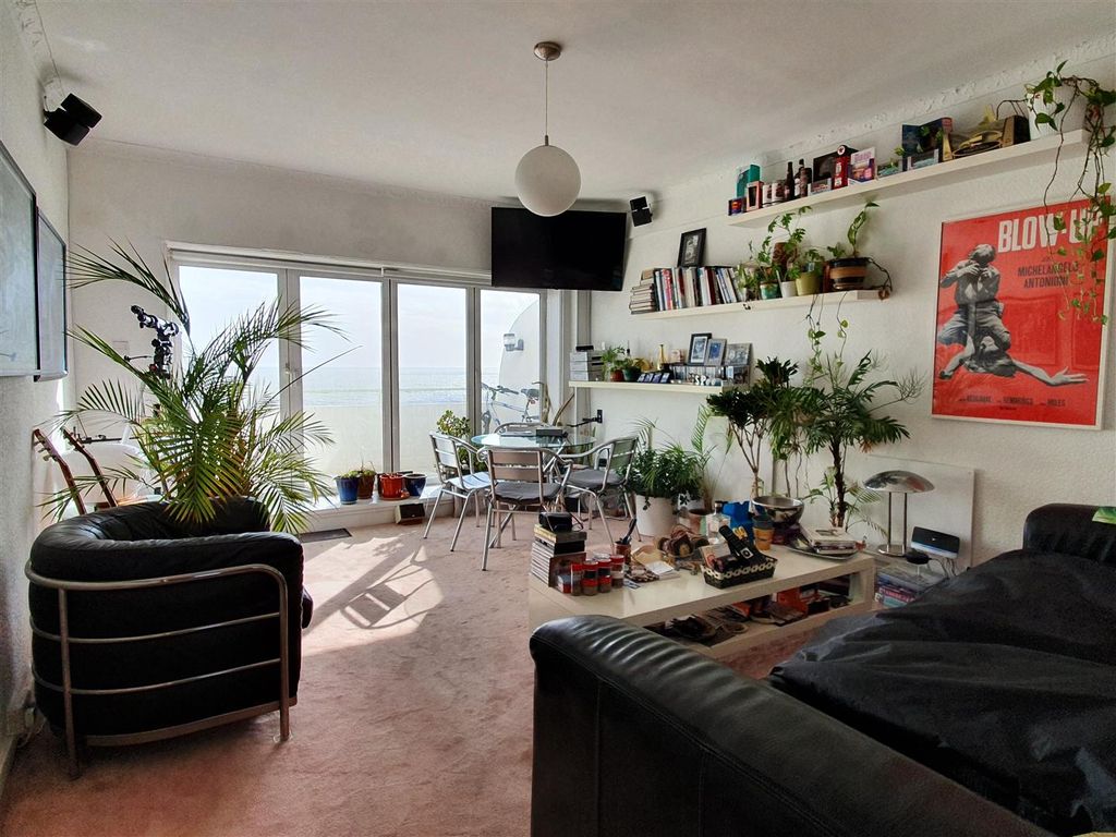 1 bed flat for sale in Marine Court, St. LeonardsOnSea TN38 Zoopla