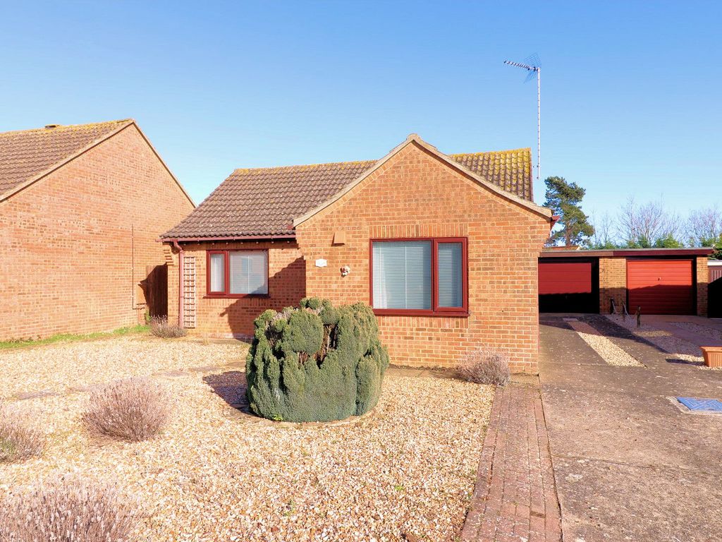 2 bed detached bungalow for sale in Philips Chase, Hunstanton PE36 Zoopla