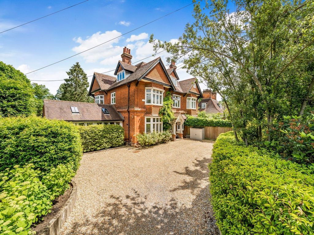 4 bed property for sale in Warwick Park, Tunbridge Wells TN2, £