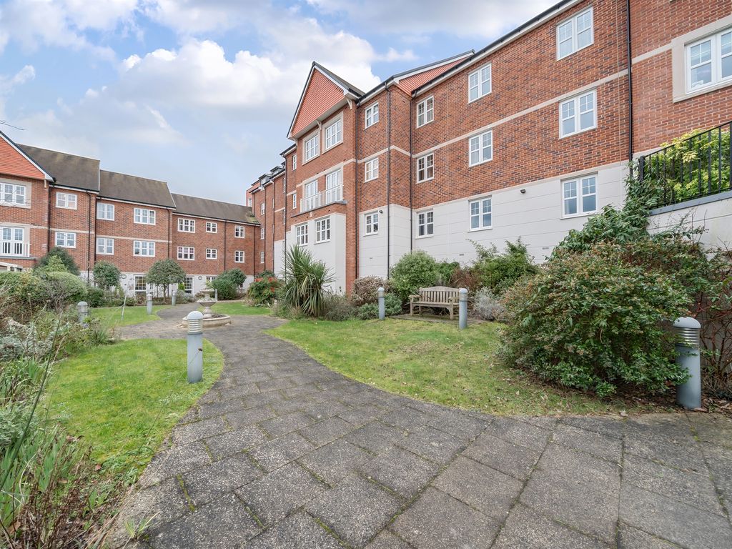 2 bed flat for sale in St. Lukes Road, Maidenhead SL6, £350,000 Zoopla