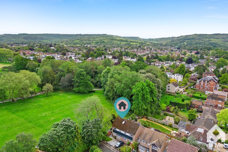 4 bed semidetached house for sale in Charlton Court Road, Charlton