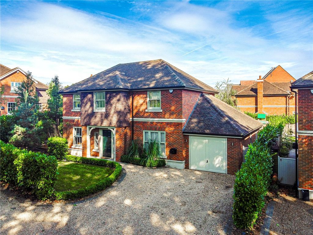 4 bed detached house for sale in Glamis Close, Bragbury End