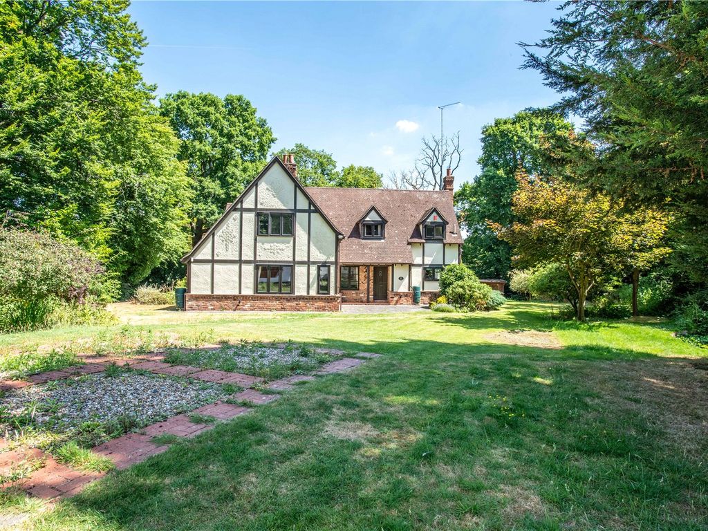 4 bed detached house for sale in Stradbroke Drive, Chigwell, Essex IG7