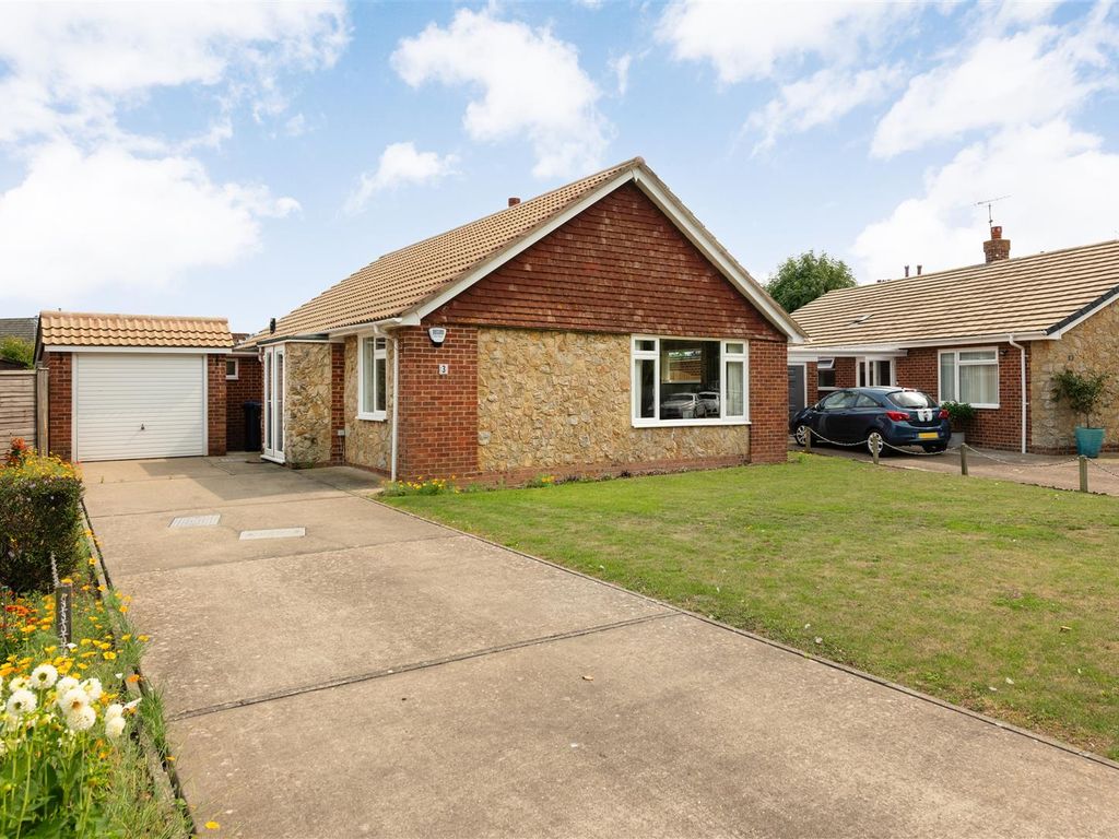 2 bed detached bungalow for sale in Juniper Close, Whitstable CT5, £