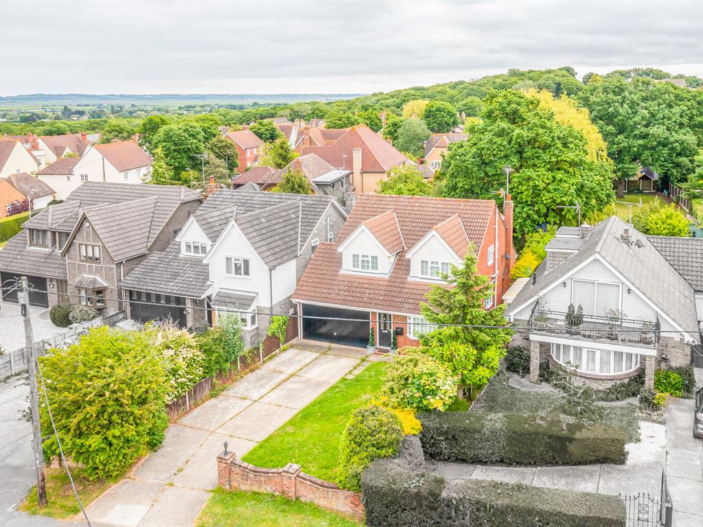 4 bed detached house for sale in Plumberow Avenue, Hockley SS5 Zoopla