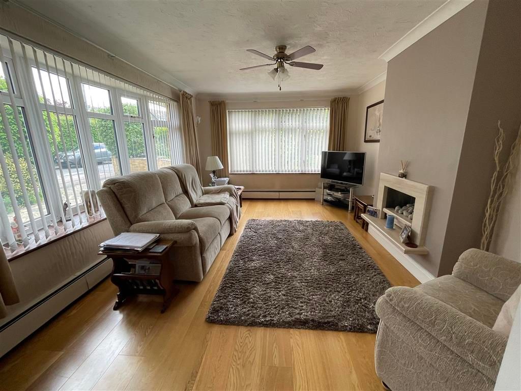 3 bed detached bungalow for sale in Trinity Road, Billericay, Essex CM11 Zoopla