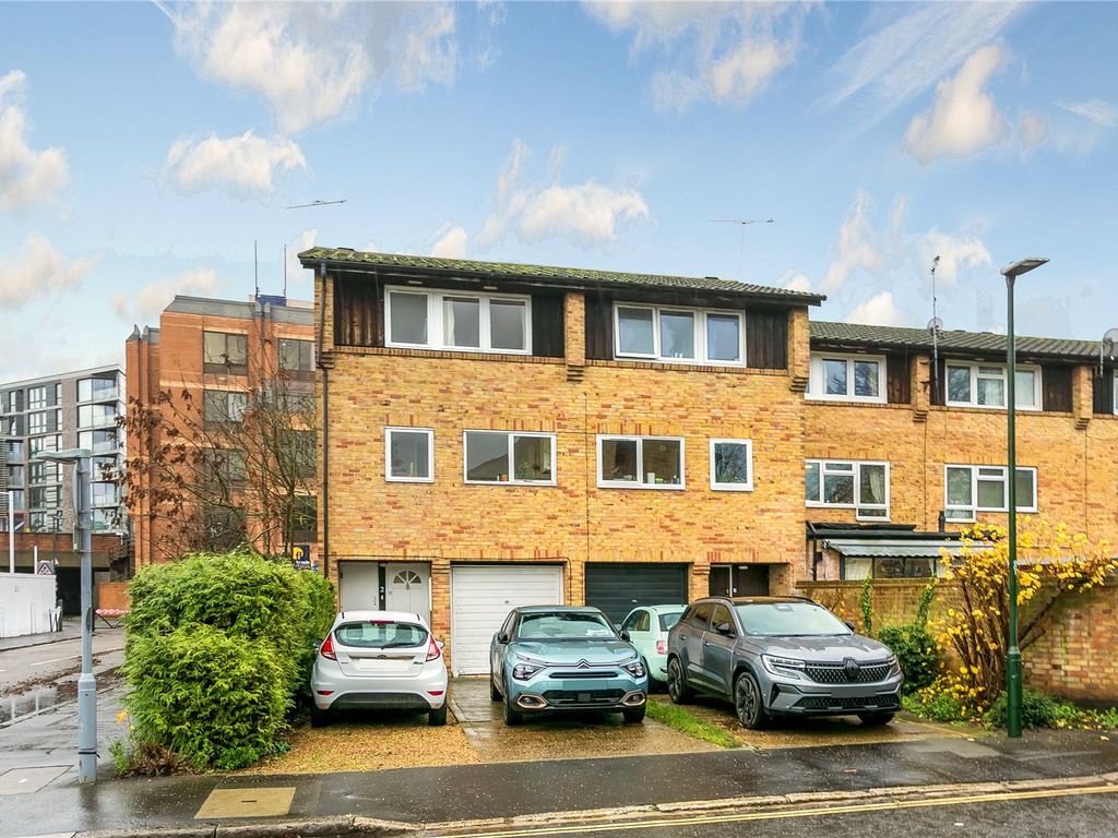 4 bed end terrace house for sale in Grosvenor Road, Twickenham TW1, £