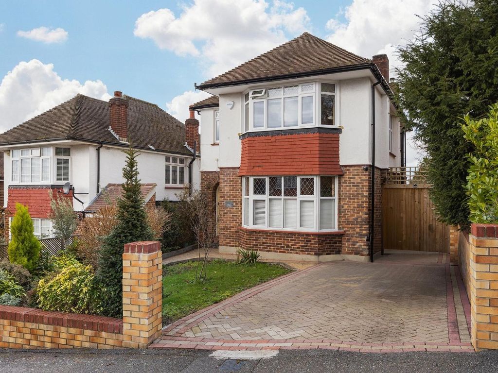 3 bed detached house for sale in Spurgeon Road, London SE19, £825,000