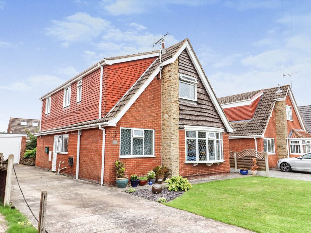 4 bed detached house for sale in Somerset Drive, BurtonUponStather