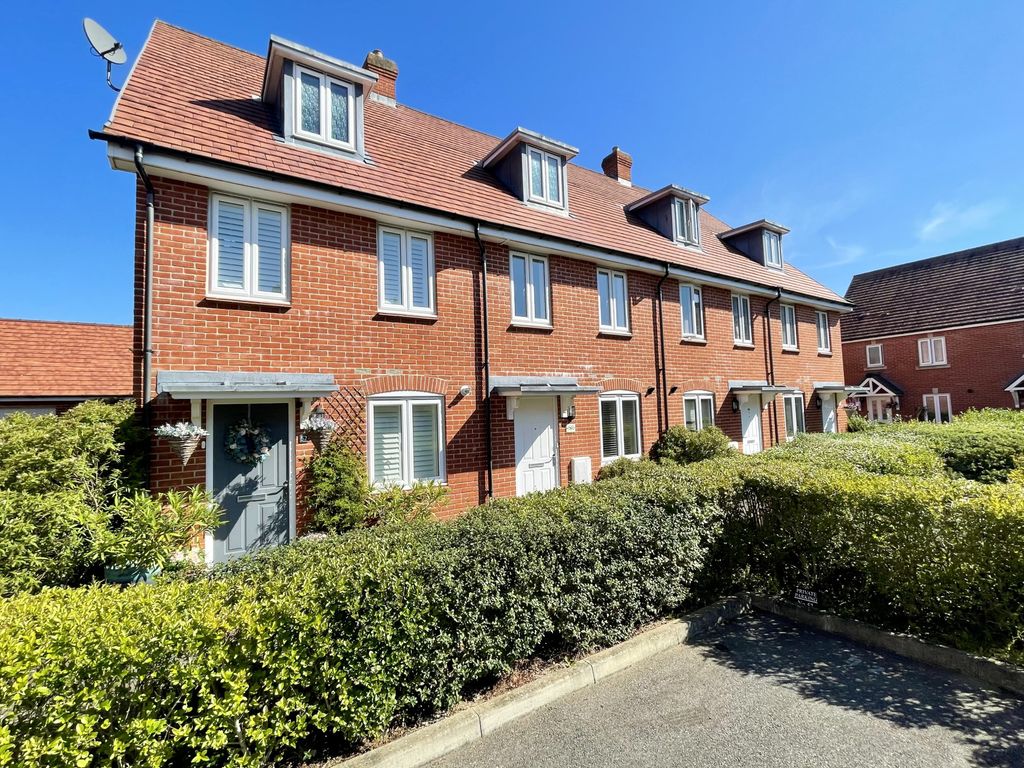 3 bed terraced house for sale in Hedley Way, Hailsham, East Sussex
