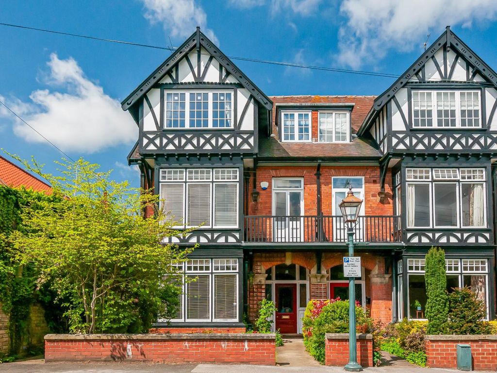 5 bed semidetached house for sale in Norfolk Street, Beverley HU17, £