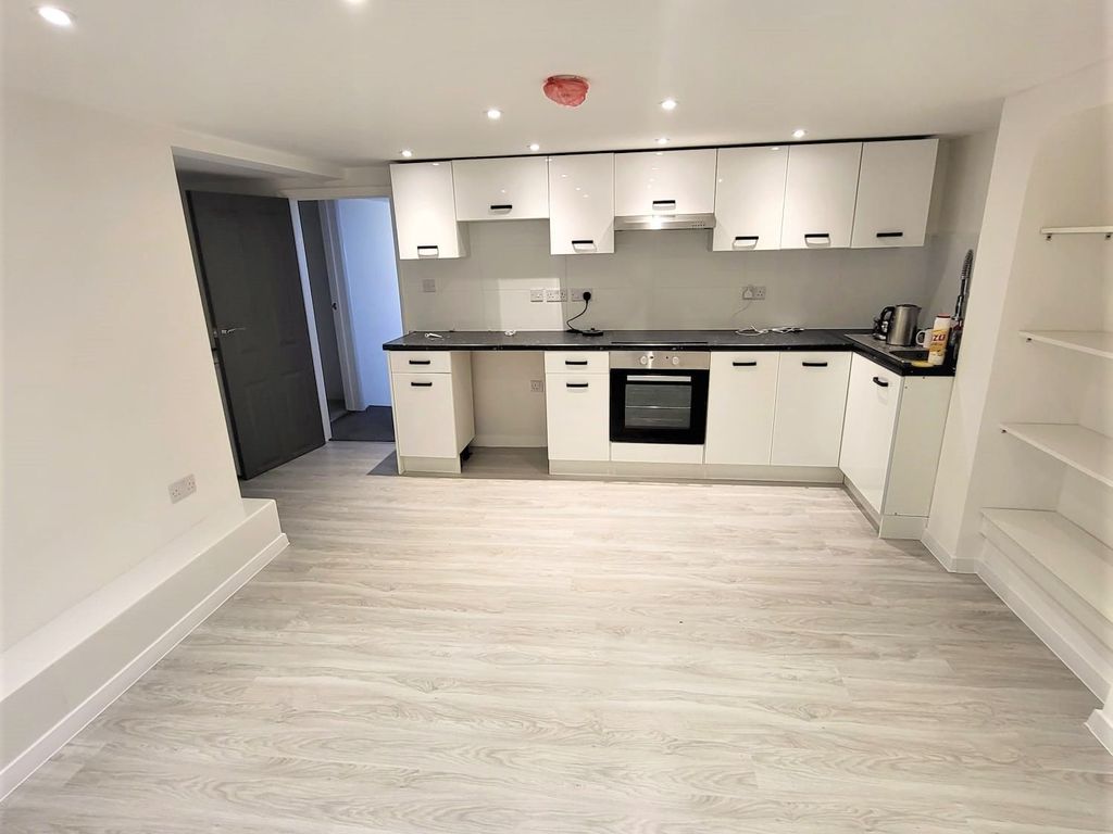 2 bed flat to rent in Flat 2, 66 Balby Road, Doncaster DN4 Zoopla