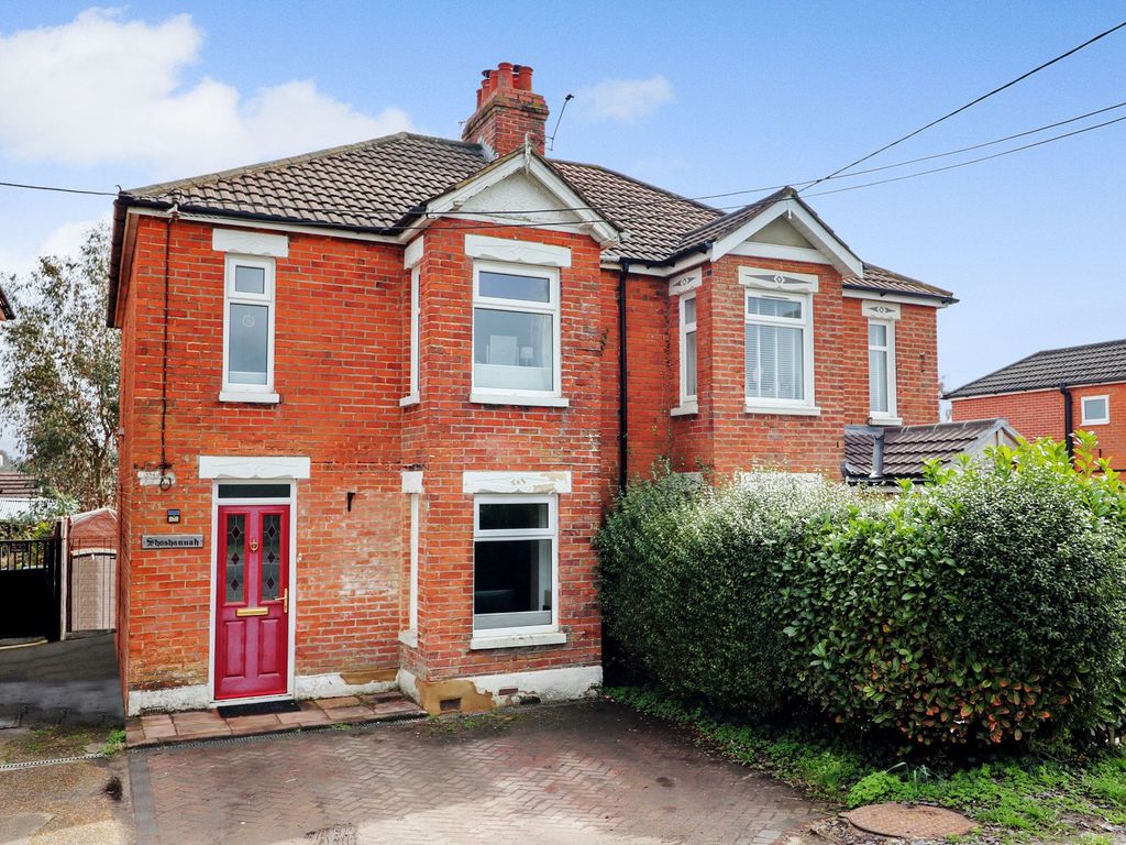 2 bed semidetached house for sale in Winchester Road, Waltham Chase