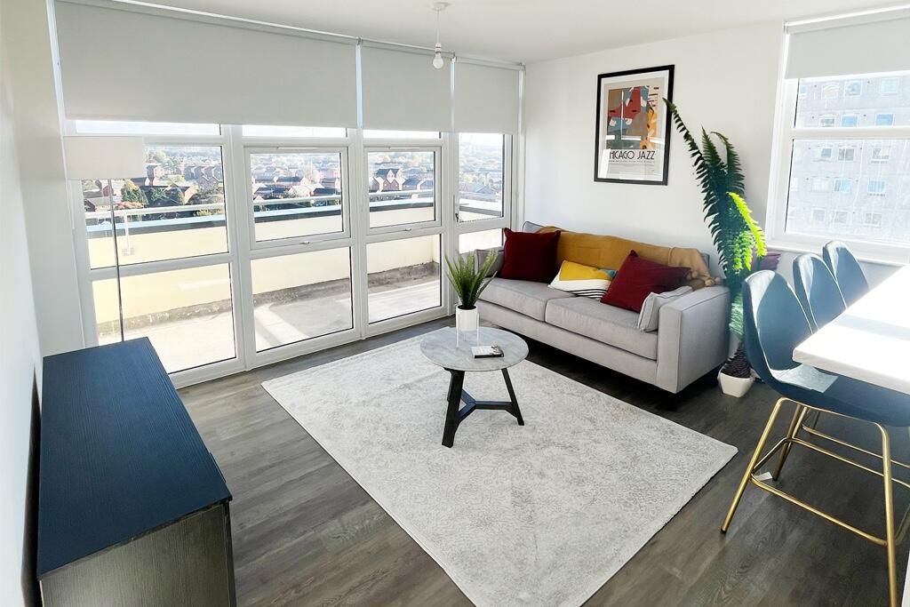 3 bed flat to rent in Oldham Road, Manchester M40, £1,715 pcm Zoopla