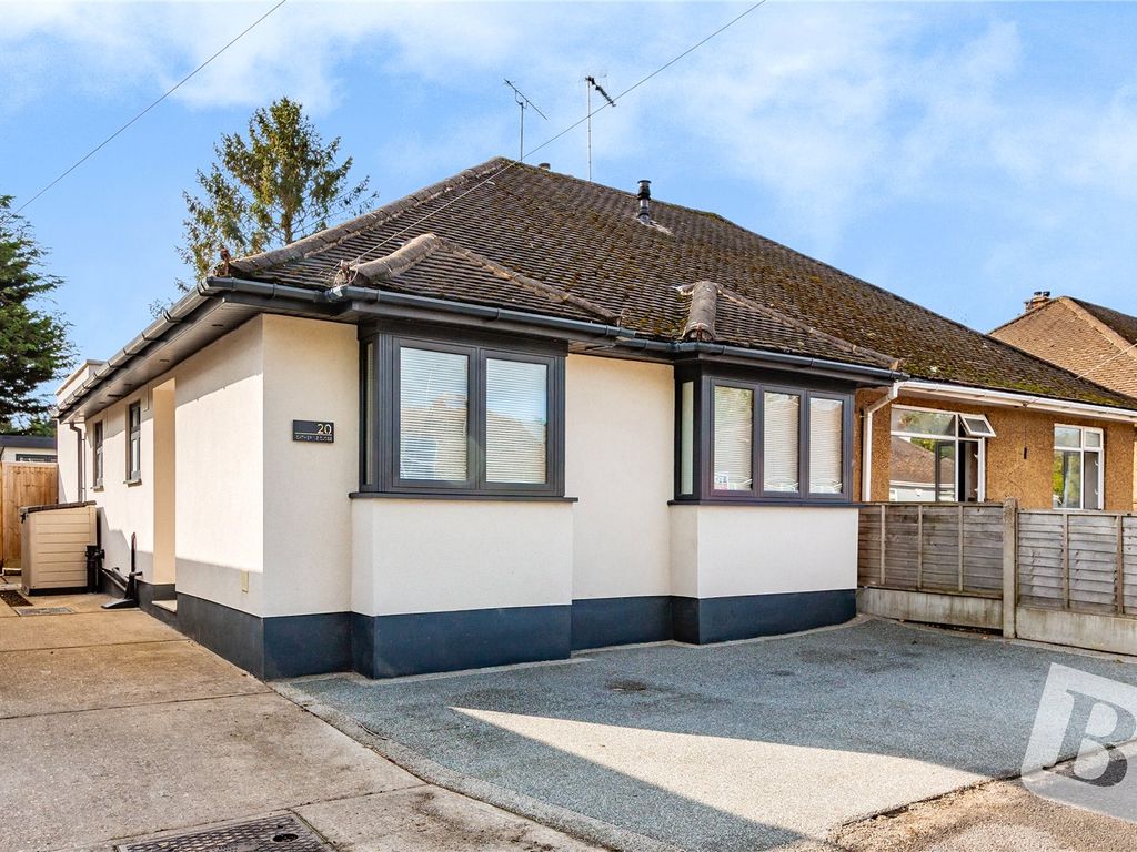 2 bed bungalow for sale in Catherine Close, Pilgrims Hatch, Brentwood