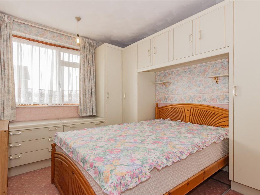 3 bed semidetached house for sale in Glebelands, Crayford, Kent DA1, £