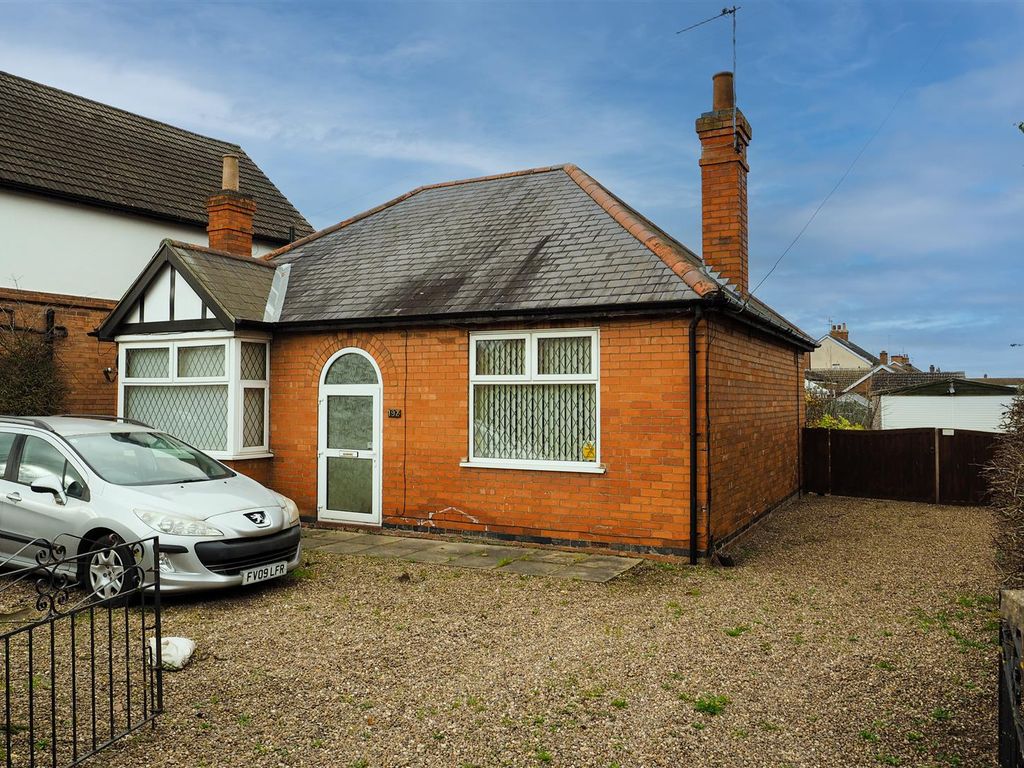 2 bed detached bungalow for sale in London Road, New Balderton, Newark
