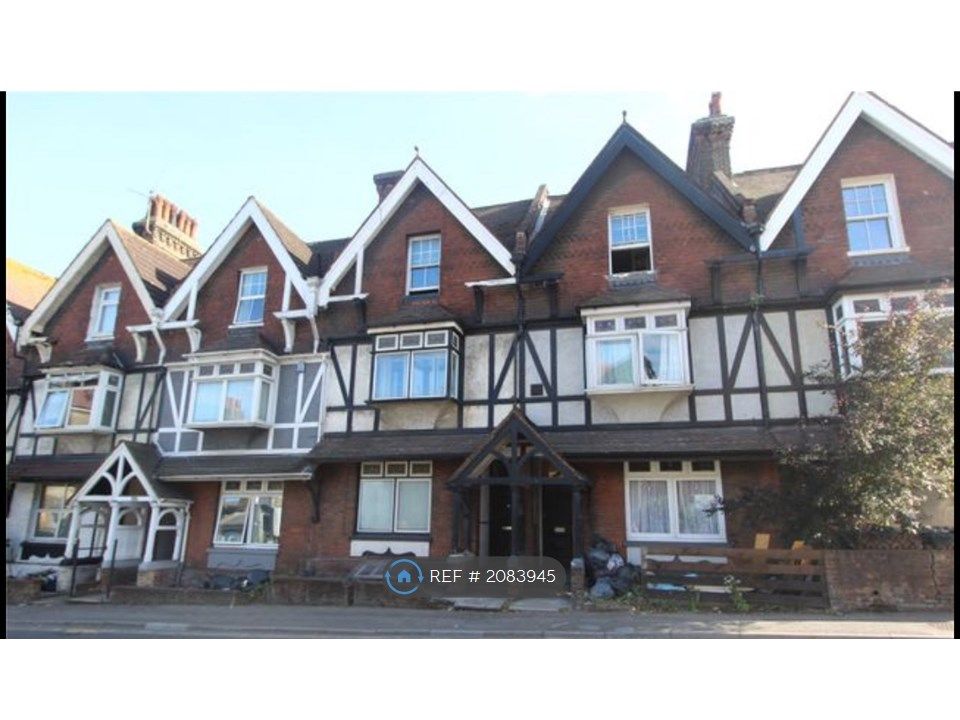 Studio to rent in London Road, Rochester ME2, £700 pcm Zoopla