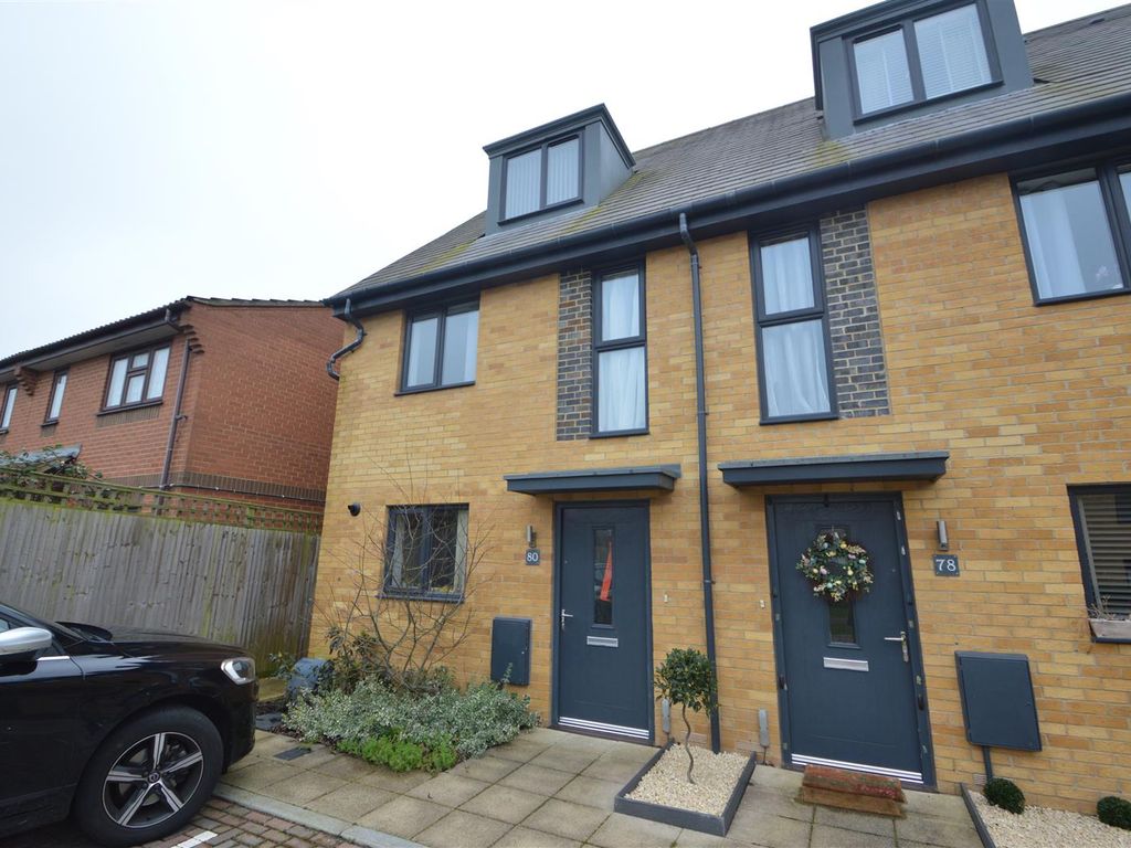 3 bed end terrace house to rent in Tala Close, Surbiton KT6, £2,500 pcm