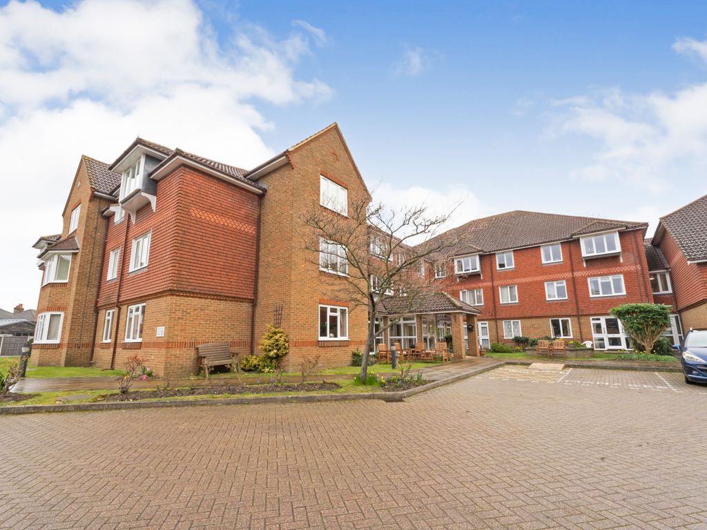 2 bed flat for sale in Allingham Court, Summers Road, Godalming, Surrey
