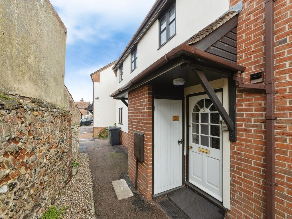 2 bed semidetached bungalow for sale in Middleton Court, Wymondham NR18, £125,000 Zoopla