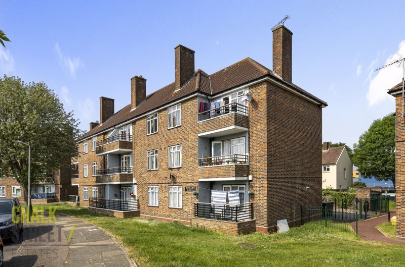 1 bed flat for sale in Kingsbridge Circus, Harold Hill RM3 Zoopla