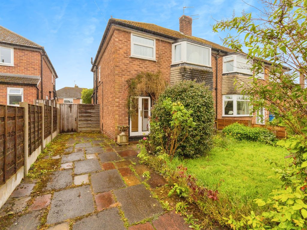3 bed semidetached house for sale in Nursery Close, Sale, Greater