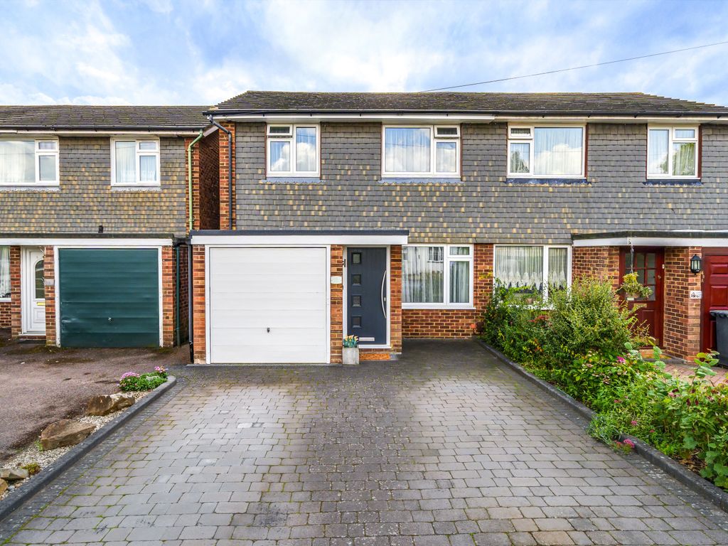 3 bed semidetached house for sale in Liberty Lane, Addlestone KT15, £