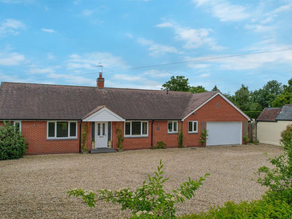 4 bed detached bungalow for sale in High Street, Broom, Alcester B50, £739,950 Zoopla