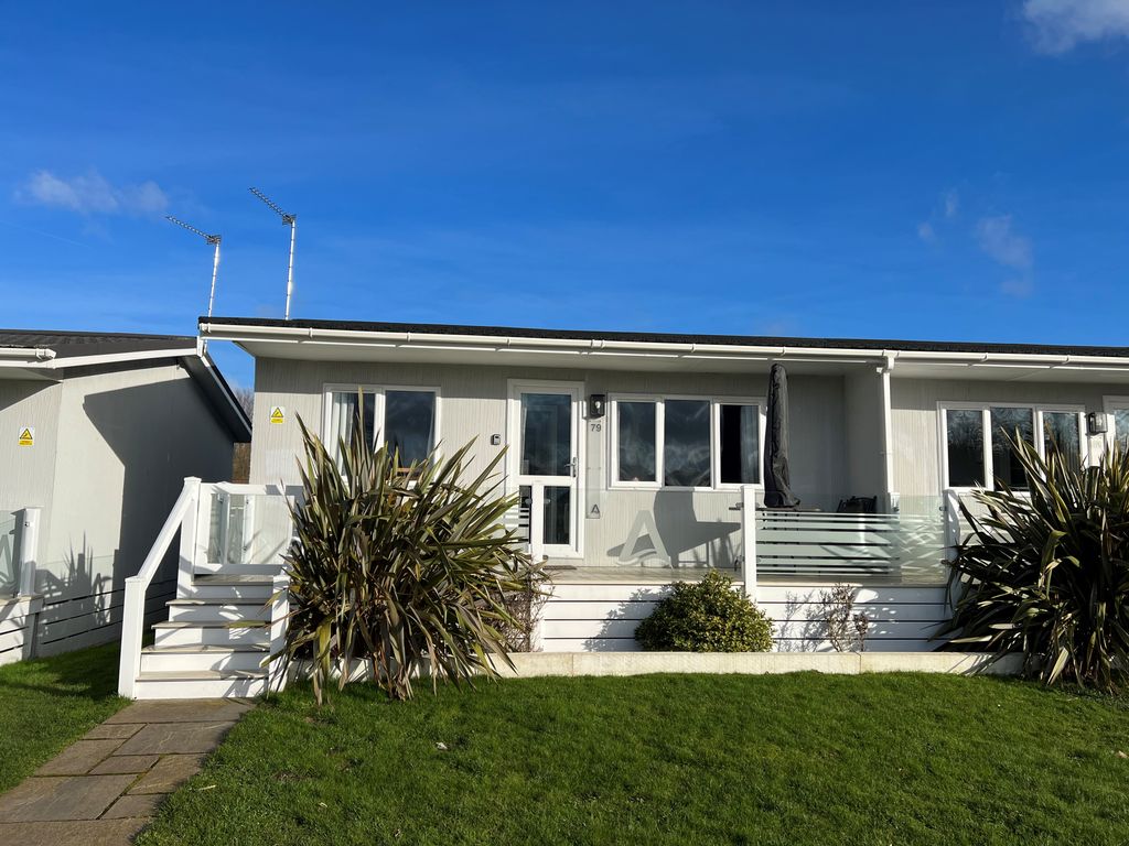 2 bed mobile/park home for sale in Broadlands Holiday Park And Marina