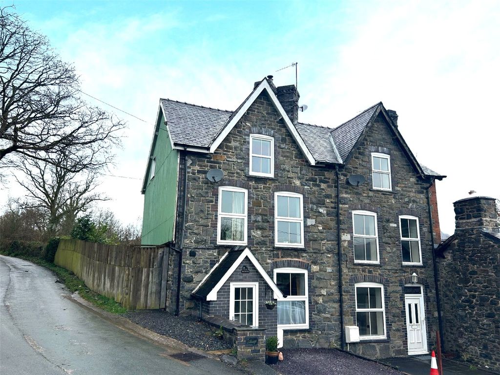 3 bed end terrace house for sale in Carno, Caersws, Powys SY17, £