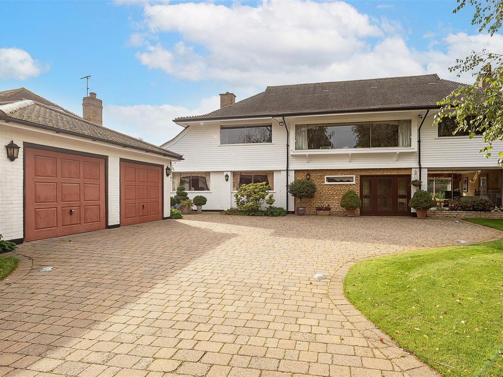 4 bed detached house for sale in Wheatfield Road, Harpenden AL5, £