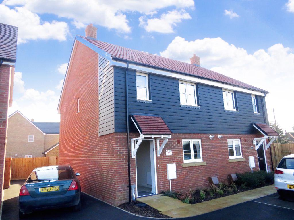 3 bed semidetached house to rent in Mace Road, Worlington Road