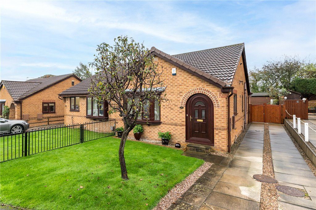 2 bed bungalow for sale in Meadowgate Drive, Lofthouse, Wakefield, West