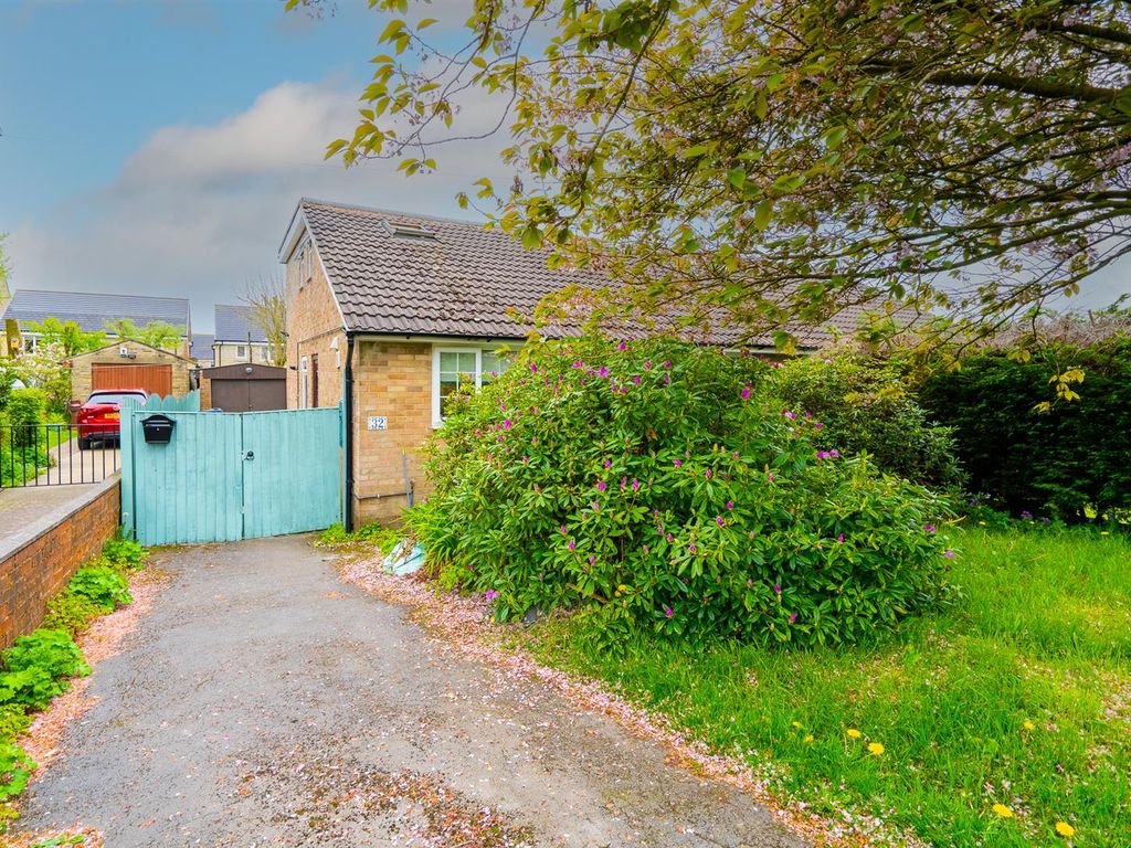 4 bed semidetached house for sale in Ashlar Grove, Queensbury