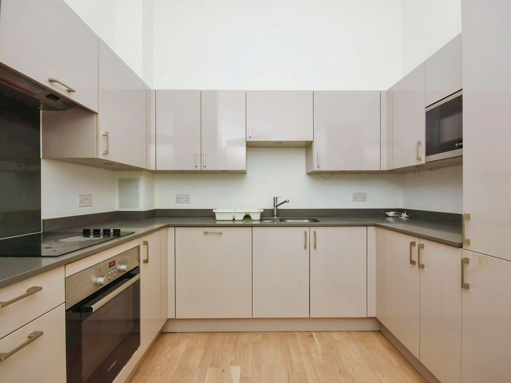 2 bed flat for sale in Burgess Springs, Chelmsford CM1, £290,000 Zoopla