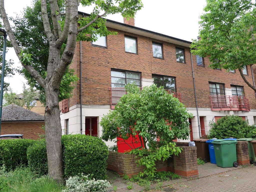Room to rent in Plover Way, London SE16, £1,075 pcm Zoopla