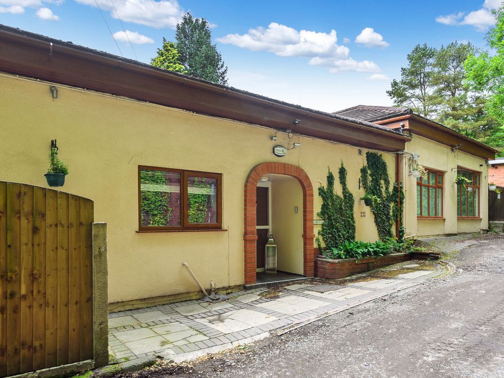 4 bed bungalow for sale in Dell Road, Manchester OL12 Zoopla