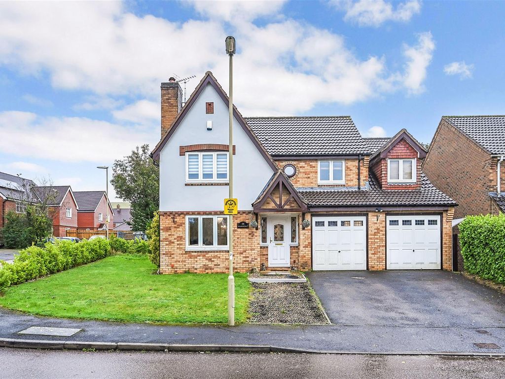 5 bed detached house for sale in Duncton Road, Clanfield, Waterlooville