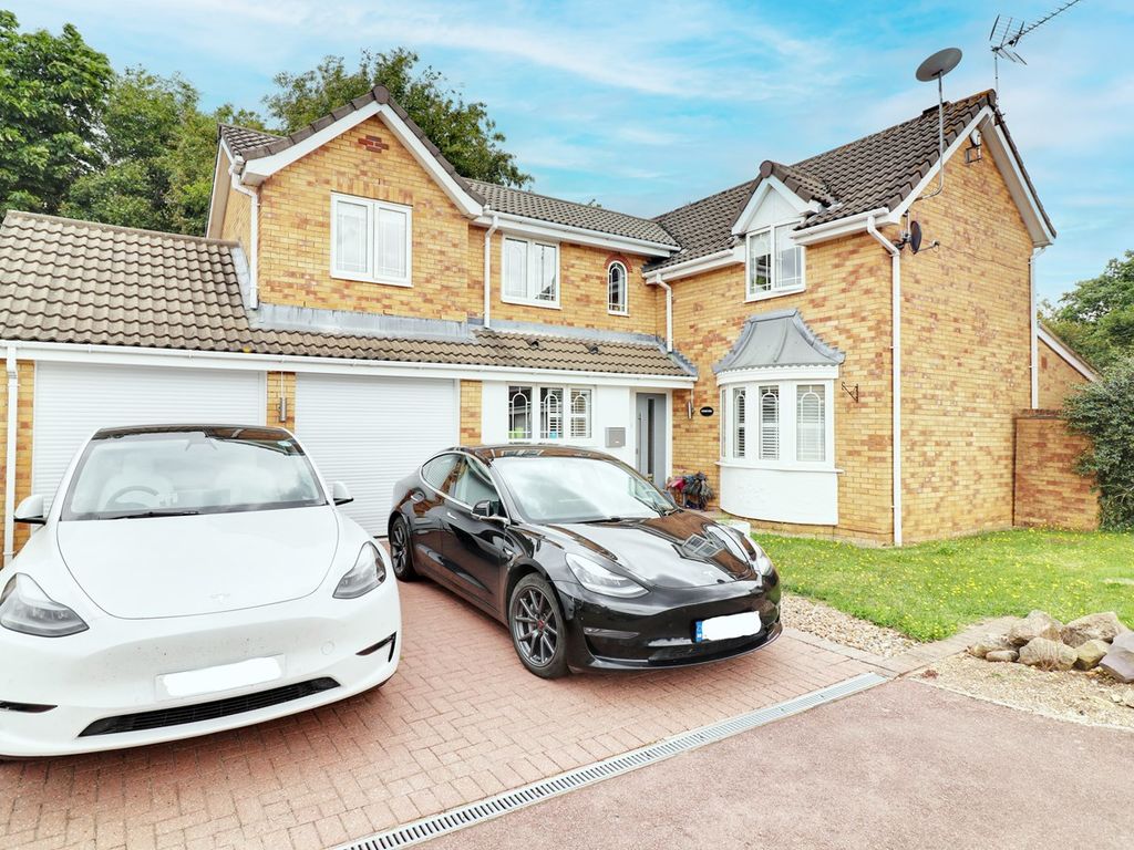 4 bed detached house to rent in Fenton Grange, Harlow CM17, £2,500 pcm