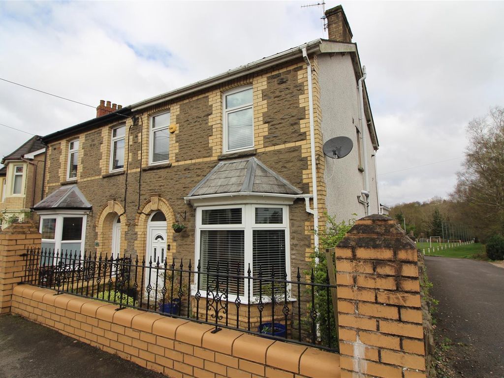 3 bed semidetached house for sale in High Street, Newbridge, Newport