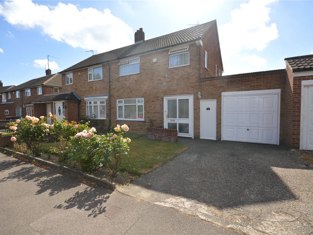 3 bed semidetached house for sale in Katherine Drive, Dunstable