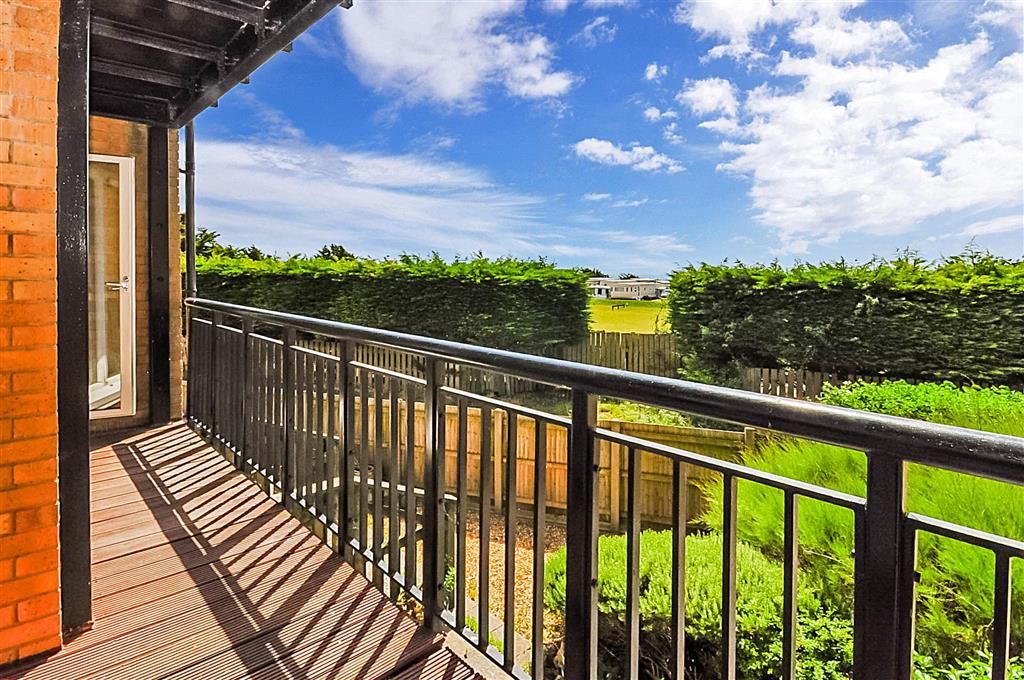 2 bed flat for sale in Centurion Gate, Southsea, Hampshire PO4, £