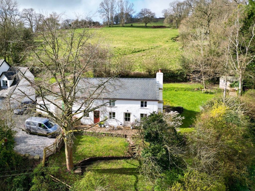 2 bed detached house for sale in Llanfilo, Brecon, Powys LD3, £489,000