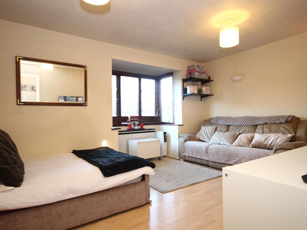 Studio to rent in Cotton Avenue, North Acton W3 Zoopla