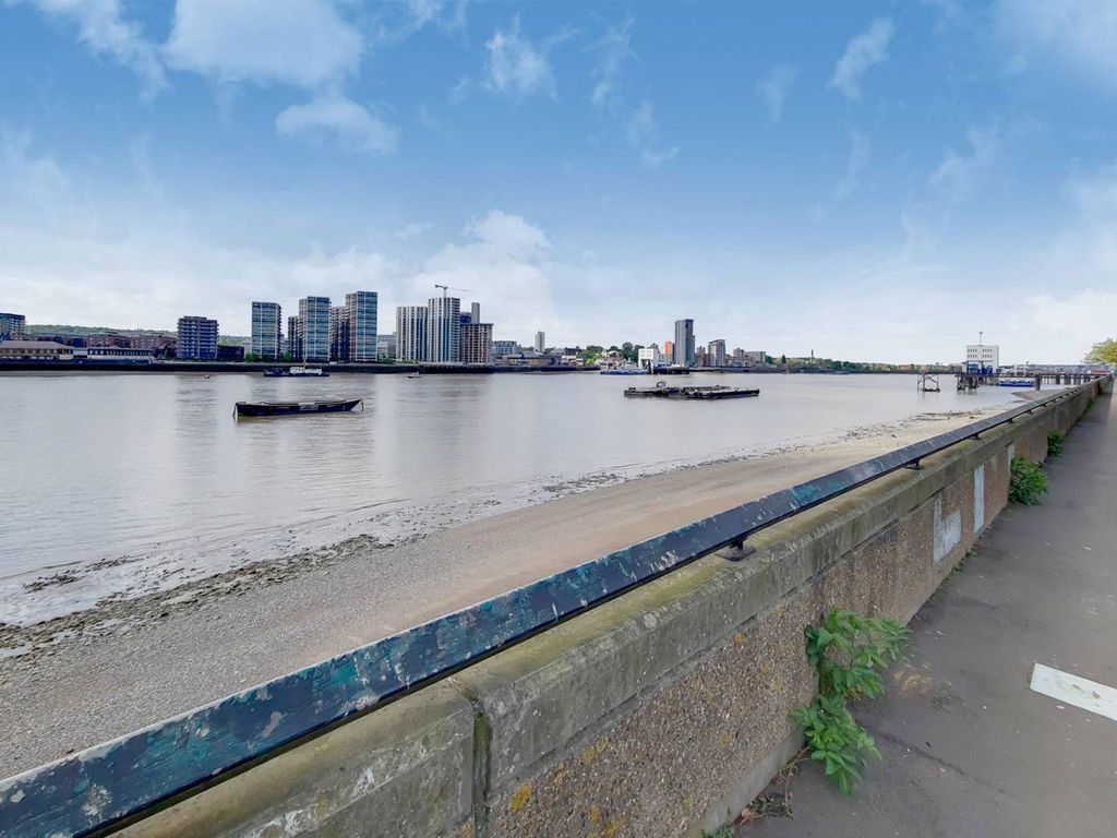 3 bed flat for sale in Woolwich Manor Way, Royal Docks, London E16 Zoopla