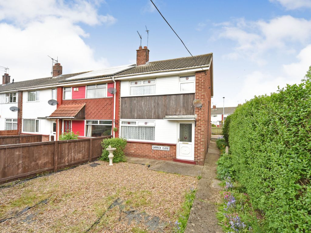 3 bed end terrace house for sale in Garrick Close, Hull, East Yorkshire
