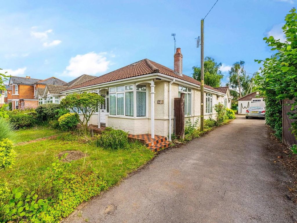 3 bed detached bungalow for sale in Shaftesbury Avenue, Chandler's Ford