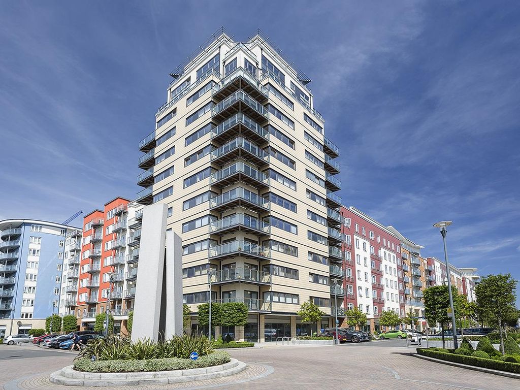 1 bed flat to rent in Pinnacle House, Beaufort Park, Colindale, London